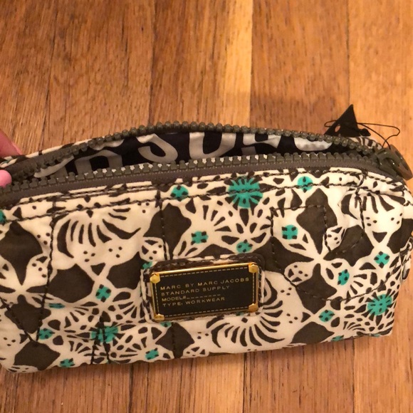 Marc Jacobs Nylon Quilted Cosmetic Case Bag Black  Marc Jacobs cosmetic case